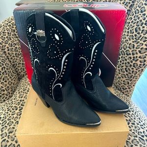 Black Size 7M leather and suede Women’s Western Boots-only worn 3x